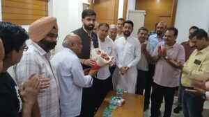 Mayor Padmajit Mehta ਨੇ ਕੌਂਸਲਰਾਂ ਅਤੇ ਅਧਿਕਾਰੀਆਂ ਨਾਲ ਕੀਤਾ ਧੋਬੀ ਬਾਜ਼ਾਰ ਦਾ ਦੌਰਾ, ਵਪਾਰੀਆਂ ਨਾਲ ਕੀਤੀ ਮੁਲਾਕਾਤ