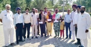 ਰਿਟਾਇਰਡ ਮਿਉਂਸਪਲ ਇੰਪਲਾਈਜ ਯੂਨੀਅਨ ਬਠਿੰਡਾ ਹੜ੍ਹ ਪੀੜਤਾਂ ਦੀ ਮੱਦਦ ਲਈ ਅੱਗੇ ਆਈ, ਕੀਤੀ ਮਾਲੀ ਇਮਦਾਦ