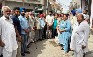 Mayor Padamjit Mehta ਨੇ 48 ਨੰਬਰ ਵਾਰਡ ‘ਚ ਇੰਟਰਲਾਕਿੰਗ ਟਾਈਲਾਂ ਲਗਾਉਣ ਦੇ ਕੰਮ ਦੀ ਕੀਤੀ ਸ਼ੁਰੂਆਤ