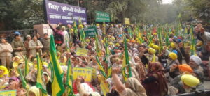 ਕਿਸਾਨ ਆਗੂਆਂ ਦੀ ਰਿਹਾਈ ਲਈ ਕਿਸਾਨਾਂ ਨੇ ਸਕੱਤਰੇਤ ਦਾ ਗੇਟ ਕੀਤਾ ਬੰਦ