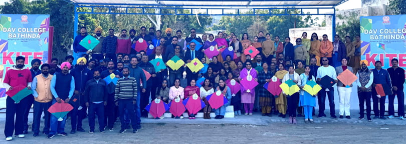 DAV College Bathinda ਨੇ ਬਸੰਤ ਪੰਚਮੀ ਦੇ ਮੌਕੇ ‘ਤੇ ਪਤੰਗ ਉਡਾਉਣ ਦਾ ਪ੍ਰੋਗਰਾਮ ਆਯੋਜਿਤ ਕੀਤਾ