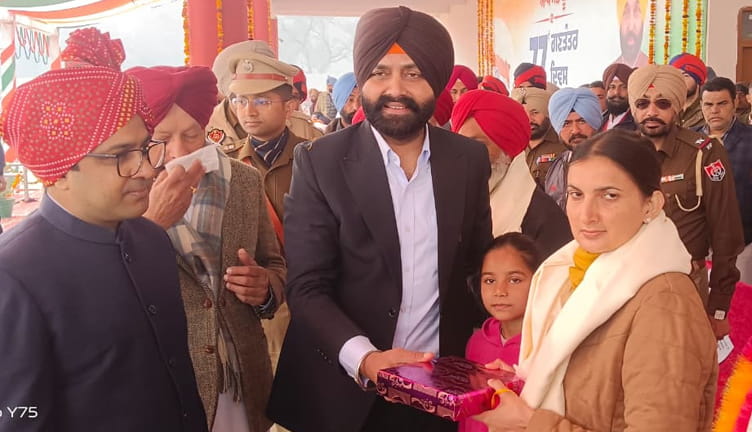 ਲਾਲਜੀਤ ਸਿੰਘ ਭੁੱਲਰ ਵੱਲੋਂ ਸ੍ਰੀ ਮੁਕਤਸਰ ਸਾਹਿਬ ਵਿਖੇ ਗਣਤੰਤਰ ਦਿਵਸ ਮੌਕੇ ਕੌਮੀ ਝੰਡਾ ਲਹਿਰਾਇਆ ਗਿਆ