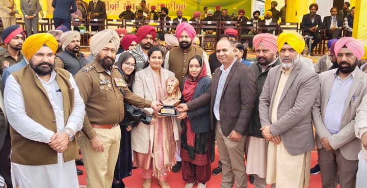 ਕੈਬਨਿਟ ਮੰਤਰੀ ਡਾ. ਬਲਜੀਤ ਕੌਰ ਨੇ ਫਿਰੋਜ਼ਪੁਰ ਵਿਖੇ ਗਣਤੰਤਰ ਦਿਵਸ ਮੌਕੇ ਲਹਿਰਾਇਆ ਕੌਮੀ ਝੰਡਾ