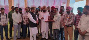 ਥਰਮਲ ਦੇ ਠੇਕਾ ਮੁਲਾਜ਼ਮਾਂ ਨੇ ਹਲਕਾ ਵਿਧਾਇਕ ਰਾਹੀਂ ਮੁੱਖ ਮੰਤਰੀ ਨੂੰ ਦਿੱਤਾ ਮੰਗ ਪੱਤਰ