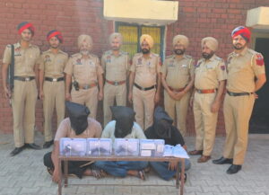 Moga Police ਦੇ ਥਾਣਾ ਕੋਟ ਈਸੇ ਖਾਂ ਵੱਲੋਂ 3 ਨਸ਼ਾ ਤਸਕਰਾਂ ਨੂੰ 500 ਗ੍ਰਾਮ ਅਫੀਮ,ਗੈਰਕਾਨੂੰਨੀ ਹਥਿਆਰ,₹1 ਲੱਖ ਡਰੱਗ ਮਨੀ ਅਤੇ ਪੋਲੋ ਕਾਰ ਸਮੇਤ ਕੀਤਾ ਕਾਬੂ