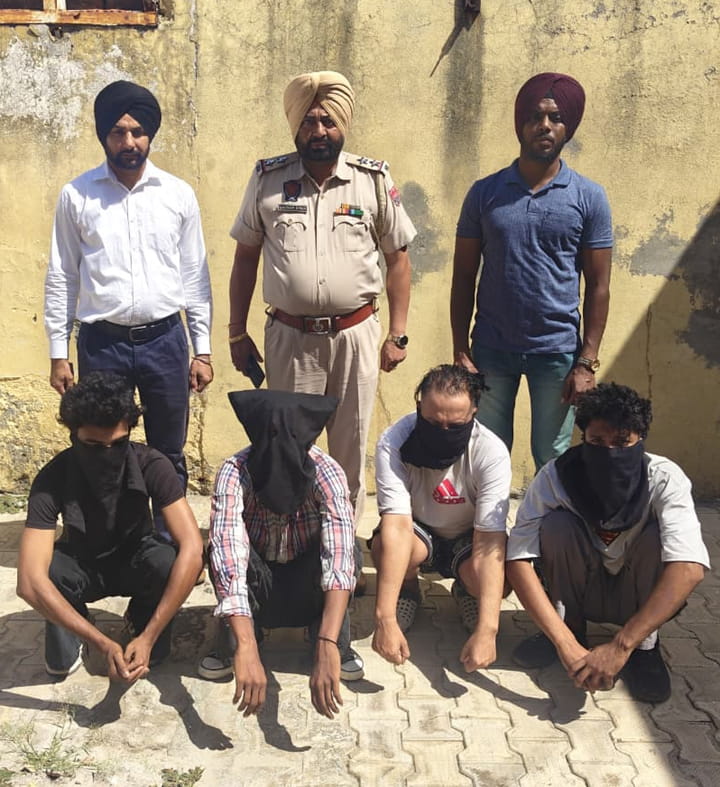 CIA staff Moga ਵੱਲੋ 800 ਗ੍ਰਾਮ ਹੈਰੋਇਨ ਅਤੇ ਕਾਰ ਮਾਰੂਤੀ ਸਵਿਫਟ ਸਮੇਤ 4 ਦੋਸੀ ਕਾਬੂ