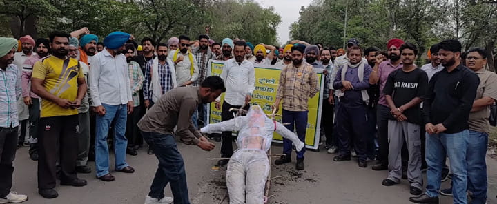 ਥਰਮਲ ਦੇ ਠੇਕਾ ਮੁਲਾਜ਼ਮਾਂ ਨੇ ਫੂਕਿਆ ਸਬ-ਕਮੇਟੀ/ਪੰਜਾਬ ਸਰਕਾਰ ਦਾ ਪੁਤਲਾ