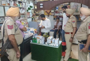 Sri Muktsar Sahib Police ਵੱਲੋਂ ਡਰੱਗ ਇੰਸਪੈਕਟਰ ਸਮੇਤ ਸ੍ਰੀ ਮੁਕਤਸਰ ਸਾਹਿਬ ਸਬ ਡਿਵੀਜ਼ਨ ਦੇ 8 ਮੈਡੀਕਲ ਸਟੋਰਾਂ ਦੀ ਕੀਤੀ ਗਈ ਚੈਕਿੰਗ