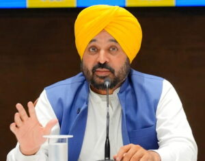 Bhagwant Singh Mann Govt ਵੱਲੋਂ 8 ਲੱਖ ਮੁਲਾਜ਼ਮਾਂ ਅਤੇ ਪੈਨਸ਼ਨਰਾਂ ਨੂੰ ਤਿਉਹਾਰੀ ਸੀਜ਼ਨ ਦੀ ਸੌਗਾਤ, ਡੀ.ਏ. ਦਾ ਅੱਠ ਫੀਸਦੀ ਵਾਧਾ ਸਤੰਬਰ ਦੀ ਤਨਖਾਹ ਨਾਲ ਮਿਲੇਗਾ