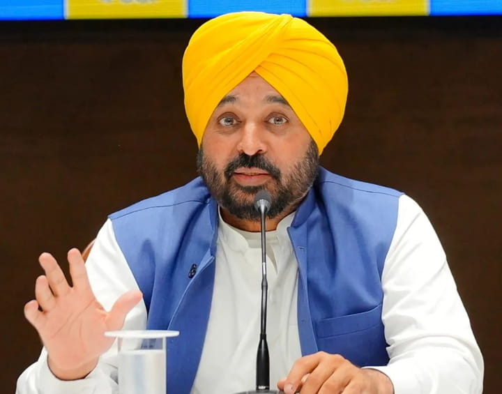 Bhagwant Singh Mann Govt ਵੱਲੋਂ 8 ਲੱਖ ਮੁਲਾਜ਼ਮਾਂ ਅਤੇ ਪੈਨਸ਼ਨਰਾਂ ਨੂੰ ਤਿਉਹਾਰੀ ਸੀਜ਼ਨ ਦੀ ਸੌਗਾਤ, ਡੀ.ਏ. ਦਾ ਅੱਠ ਫੀਸਦੀ ਵਾਧਾ ਸਤੰਬਰ ਦੀ ਤਨਖਾਹ ਨਾਲ ਮਿਲੇਗਾ