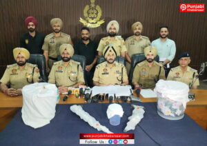ਸਰਹੱਦ ਪਾਰੋਂ ਤਸਕਰੀ ਲਈ ਅਮਰੂਦਾਂ ਦੇ ਬਾਗ਼ ਦੀ ਵਰਤੋਂ ਕਰ ਰਹੇ ਤਿੰਨ ਮੁਲਜ਼ਮ 2 ਏਕੇ ਰਾਈਫ਼ਲਾਂ ਅਤੇ 10 ਕਿਲੋ ਹੈਰੋਇਨ ਸਮੇਤ ਗ੍ਰਿਫ਼ਤਾਰ