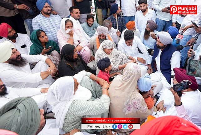ਰਾਜਾ ਵੜਿੰਗ ਨੇ ਮਾਨਸਾ ਵਿੱਚ ਪਰਵਿੰਦਰ ਸਿੰਘ ਝੋਟਾ ਦੇ ਪਰਿਵਾਰ ਨਾਲ ਕੀਤੀ ਮੁਲਾਕਾਤ